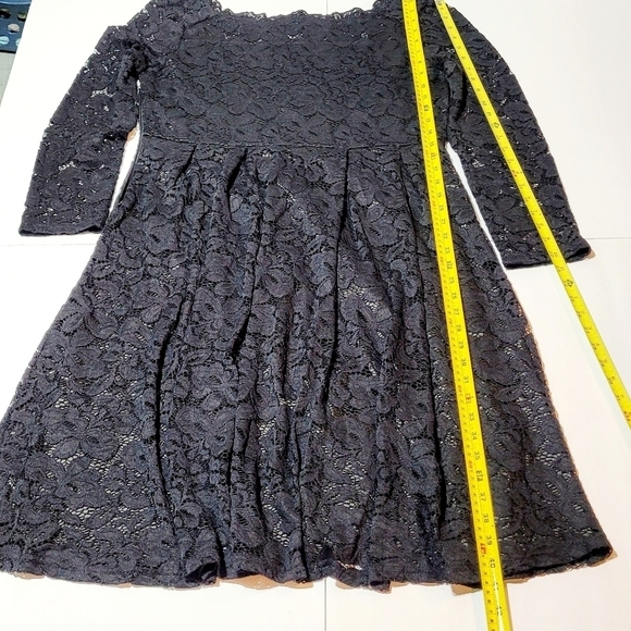 Black Lace Dress with Stretch (L) - Picture 11 of 12